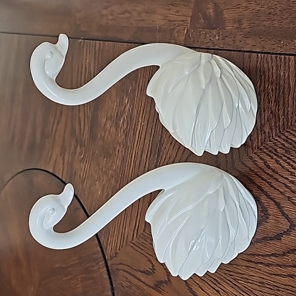 8" White Swans, S/2 - Picture 3 of 11